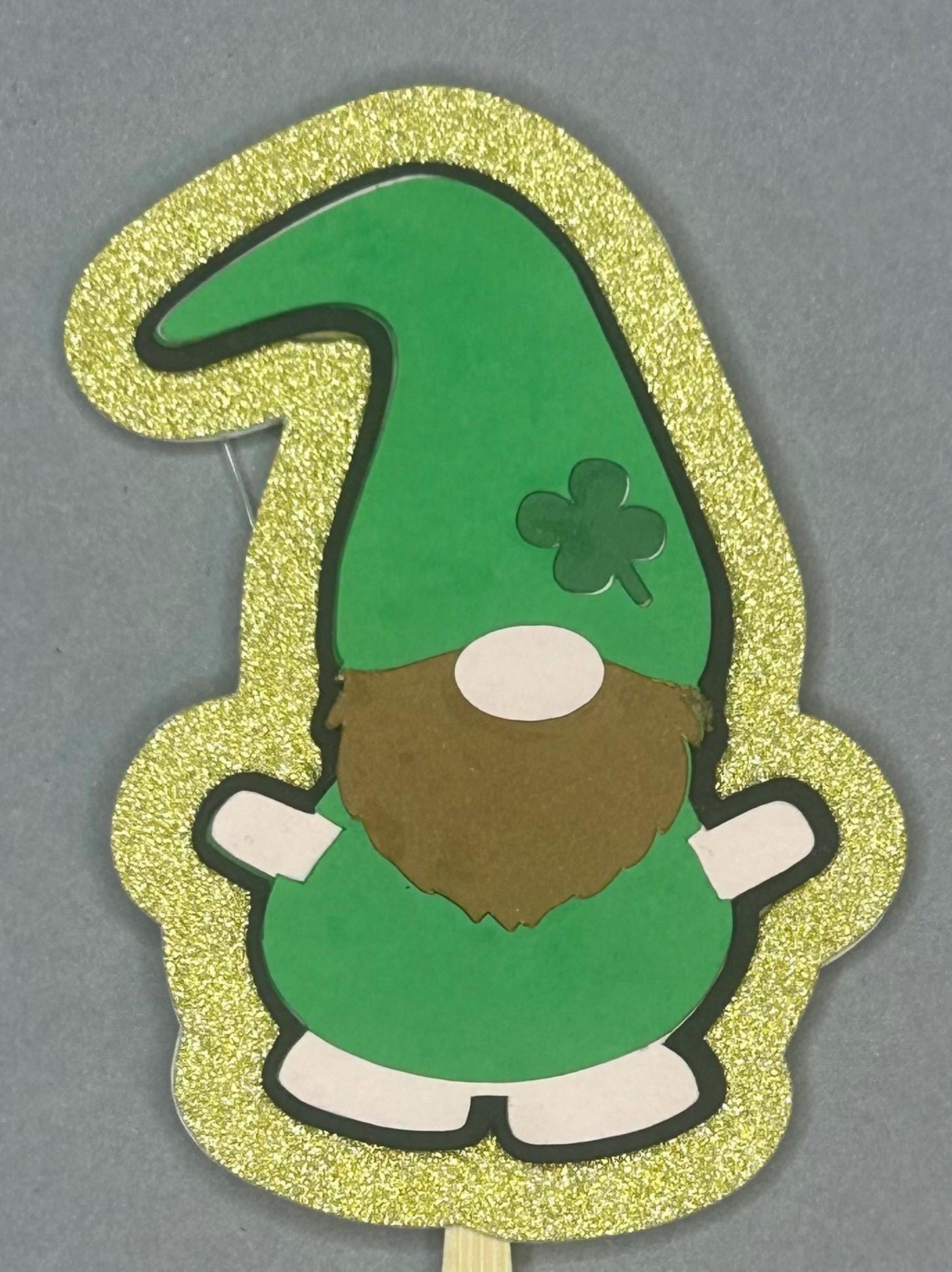 St. Patrick’s Day themed Cupcake Toppers. Easy decorations for the party cupcakes of muffins for the office. Bake, frost, add a topper.