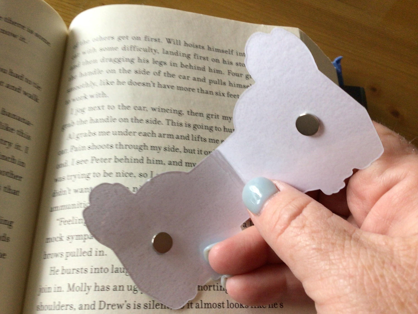 Sleepy Cat Magnetic Bookmark: Cozy Book Lover Gift