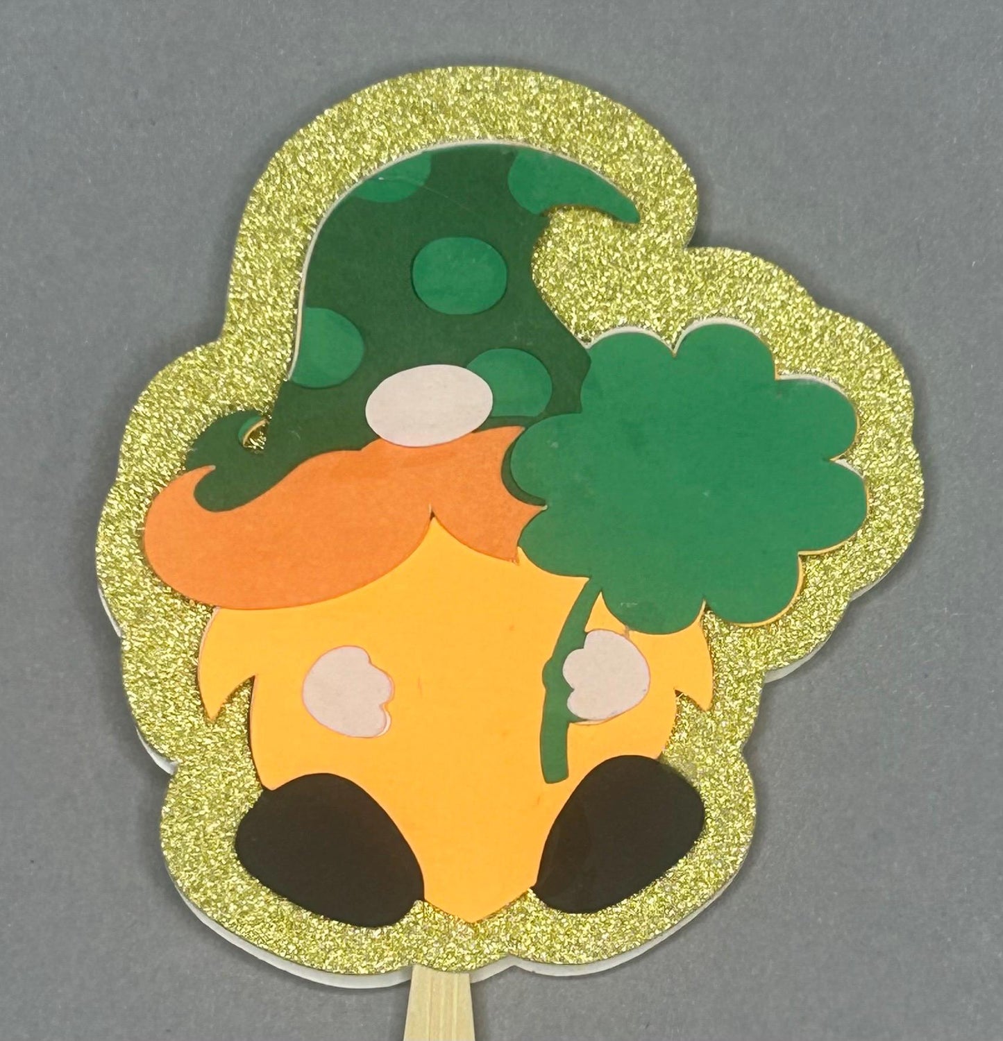 St. Patrick’s Day themed Cupcake Toppers. Easy decorations for the party cupcakes of muffins for the office.  Bake, frost, add a topper.
