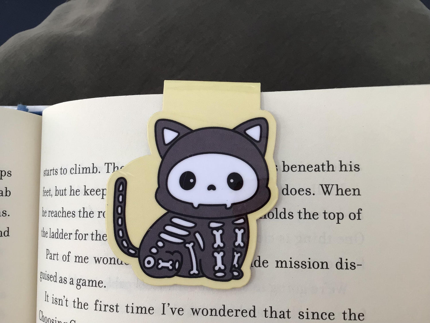 Halloween Cat Magnetic Bookmark: Costume Animal Page Marker