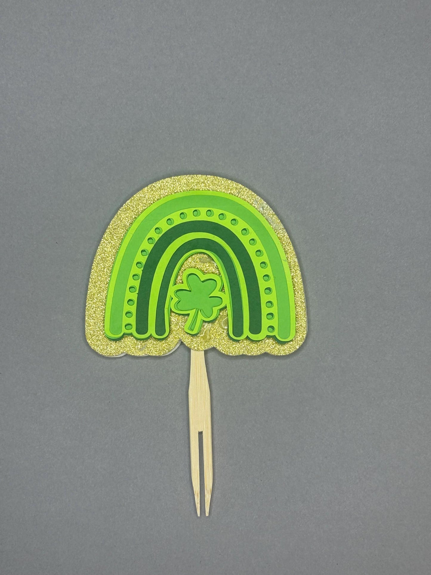 St. Patrick’s Day themed Cupcake Toppers. Easy decorations for the party cupcakes of muffins for the office.  Bake, frost, add a topper.